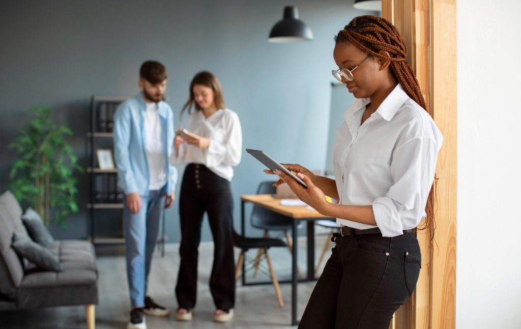 Impeka Consultant - A seamless website-building experience catering to novice and expert users. Its simple and clean design best suits business and corporate websites, ensuring an effortless and uninterrupted experience.